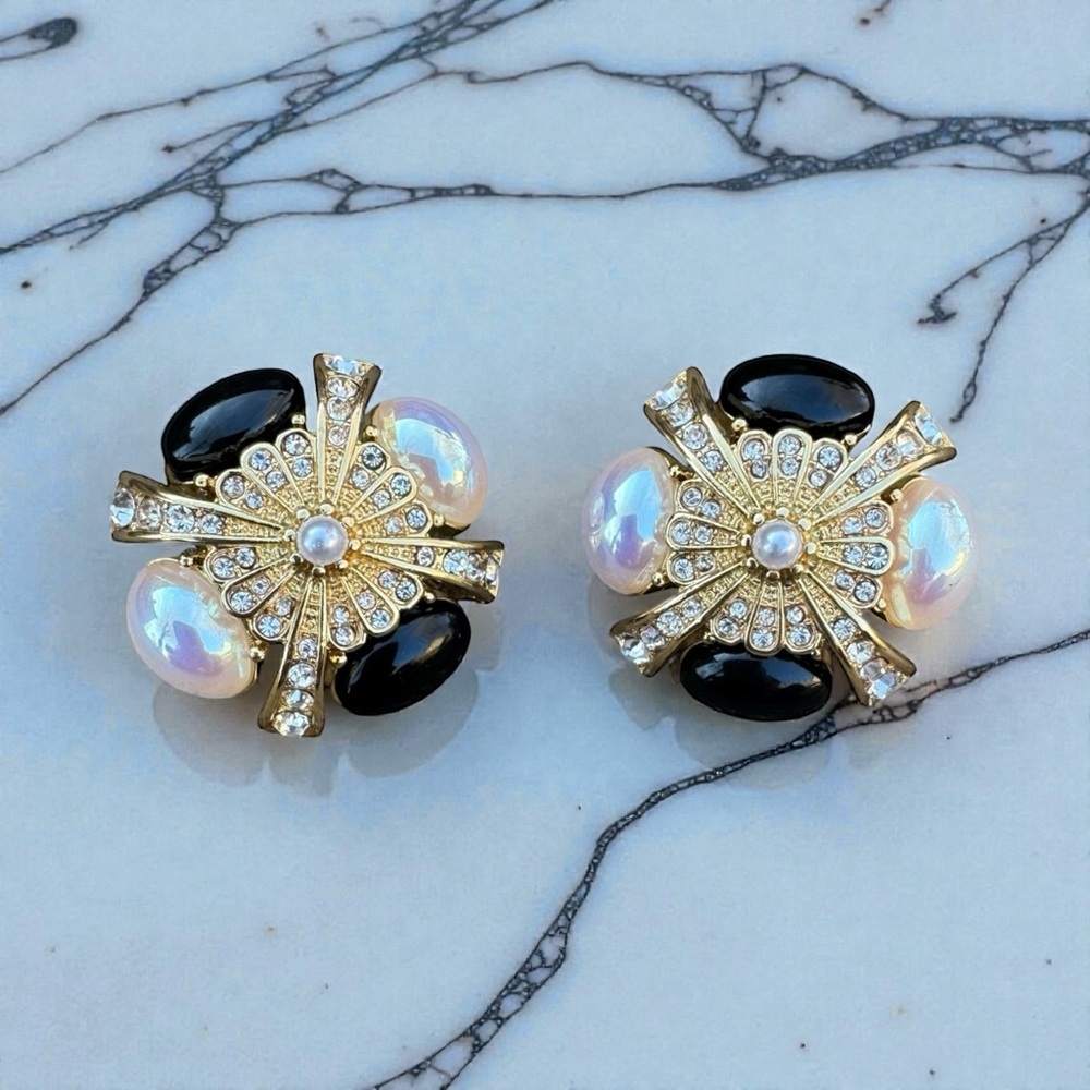 VINTAGE Onyx and Faux Mabe Pearl Cabochon Earrings